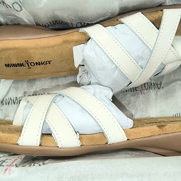 NIB Women's Minnetonka sunny leather flip flop thong sandals - Size 10 Narrow - Picture 7 of 8